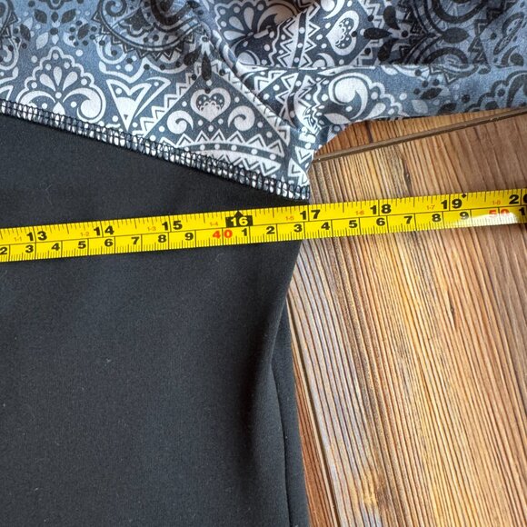 Marika 1/4 zip top. size M. Grey/Black/White paisley - Picture 8 of 8
